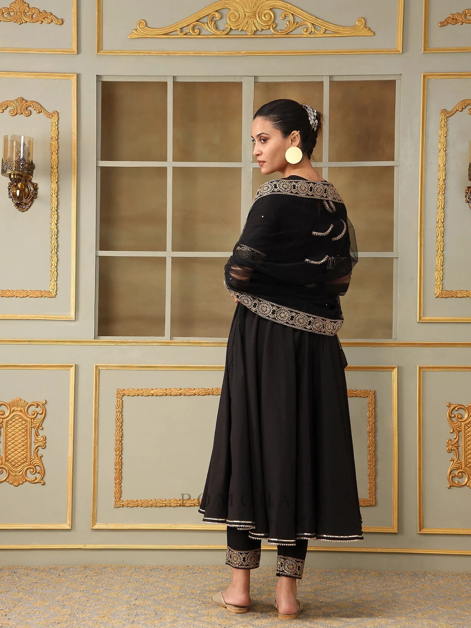 Saadgi Sunheri Lace Black Anarkali Set 6 Saadgi Sunheri Lace Black Anarkali Set - Image 6