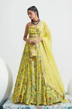 YELLOW BUCKET -Lillys Clothing Shop 260 1800x1800 8d752ad0 a00b 463a ad2f b9324cf6c382