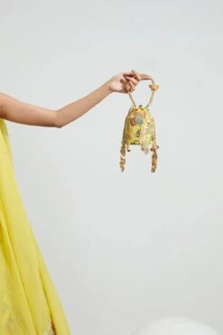 YELLOW BUCKET -Lillys Clothing Shop 264 1800x1800 6a90c5b5 77be 4530 aa30 92415adaa98e