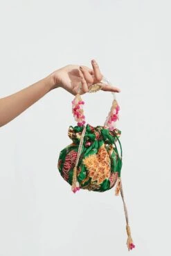 GREEN GOL 7 GREEN GOL -Lillys Clothing Shop 2b 1800x1800 e42a99dc 3b13 4baa a4c4 c9e7edda50b1