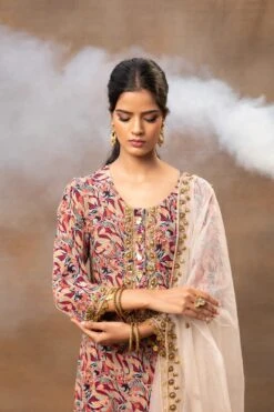 Ivory Printed Kurta Pants Dupatta Set -Lillys Clothing Shop 3G5A9044 3000x 5ceba1ad 3bf4 4e2d be45 8b5a59191e72