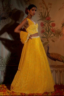 Yellow Bandhani Corset Lehenga -Lillys Clothing Shop AAYUSHIMANIAR1OCTEDITORIAL00899 700x acd8c19a f07e 4e4e b25f c28bb811c5c3