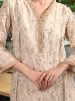 Mulmul Banarsi Carey Off White Kurta With Carey Off White Pant -Lillys Clothing Shop CareyKurtaSetOffWhite7 700x 60eaca3a 7a63 463a 9028 cc25271c9965