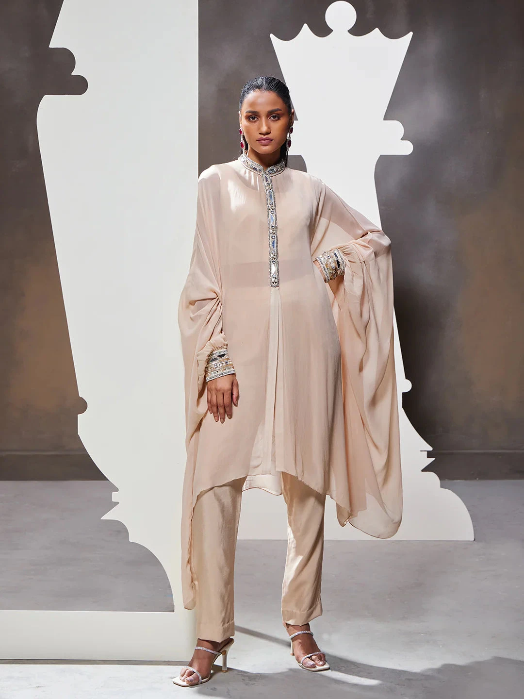 LAUREL Cape Set - Beige 1 LAUREL Cape Set - Beige