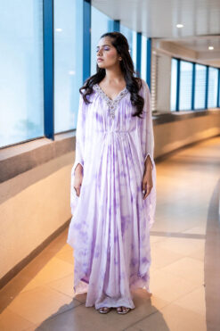 Lavender Kaftaan -Lillys Clothing Shop DSC06896 Crop 1000x1500 0fa636bf 2f8b 4e31 9a7f 077d5f14e4d7