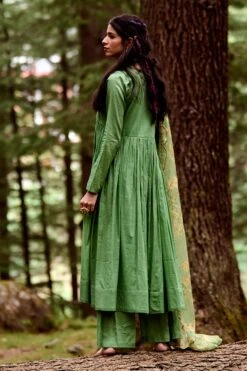 Fern Green V–Cut Cotton Mul Anarkali Set -Lillys Clothing Shop DSC 6641 1600x 36e4b07a fcd2 4135 a7af 529e4bb8a62a