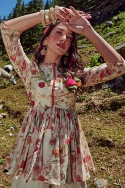 Off White Floral Print Malai Chanderi Peplum Top -Lillys Clothing Shop DSC 6716 1600x d307164c 8a10 46eb bb65 92c900204972