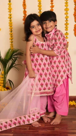 Pink Hand Block Set For Girls -Lillys Clothing Shop Untitleddesign 90 700x 6ed19a08 1441 4eae 8387 b446ec359116