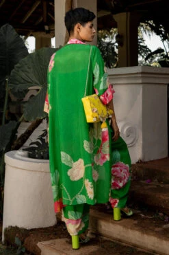 Big Floral Printed Jacket, Pants & Cami Set 6 Big Floral Printed Jacket, Pants & Cami Set -Lillys Clothing Shop Upluup Sabr2 G10 2 670x 26dfa511 cb20 4240 8a33 d7a76ac90af5