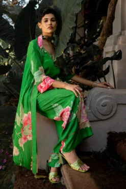 Big Floral Printed Jacket, Pants & Cami Set 5 Big Floral Printed Jacket, Pants & Cami Set -Lillys Clothing Shop Upluup Sabr2 G10 4 670x 2e28bca2 52bc 4008 9be2 a926f5013e63