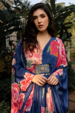 Blue Toned Embroidery Kaftan -Lillys Clothing Shop Upluup Sabr2 G2 4 670x 8512ba2f 72dd 4e45 bca3 1e321277cbd6