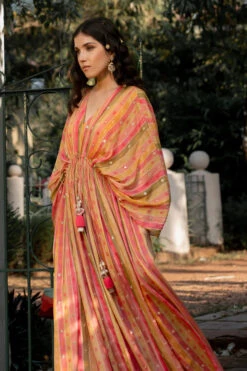 Sprinkled Embroidery Kaftan Set -Lillys Clothing Shop Upluup Sabr2 G28 8 670x e8b6d6a1 14da 4812 8628 3452323799cc