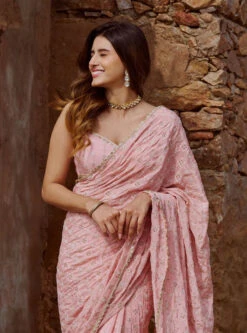 Mulmul Crepe Banni Pink Saree 11 Mulmul Crepe Banni Pink Saree -Lillys Clothing Shop WeddingResized 0010s 0000 Layer5 700x 94f52f02 ad67 455d 9300 61149e53de38