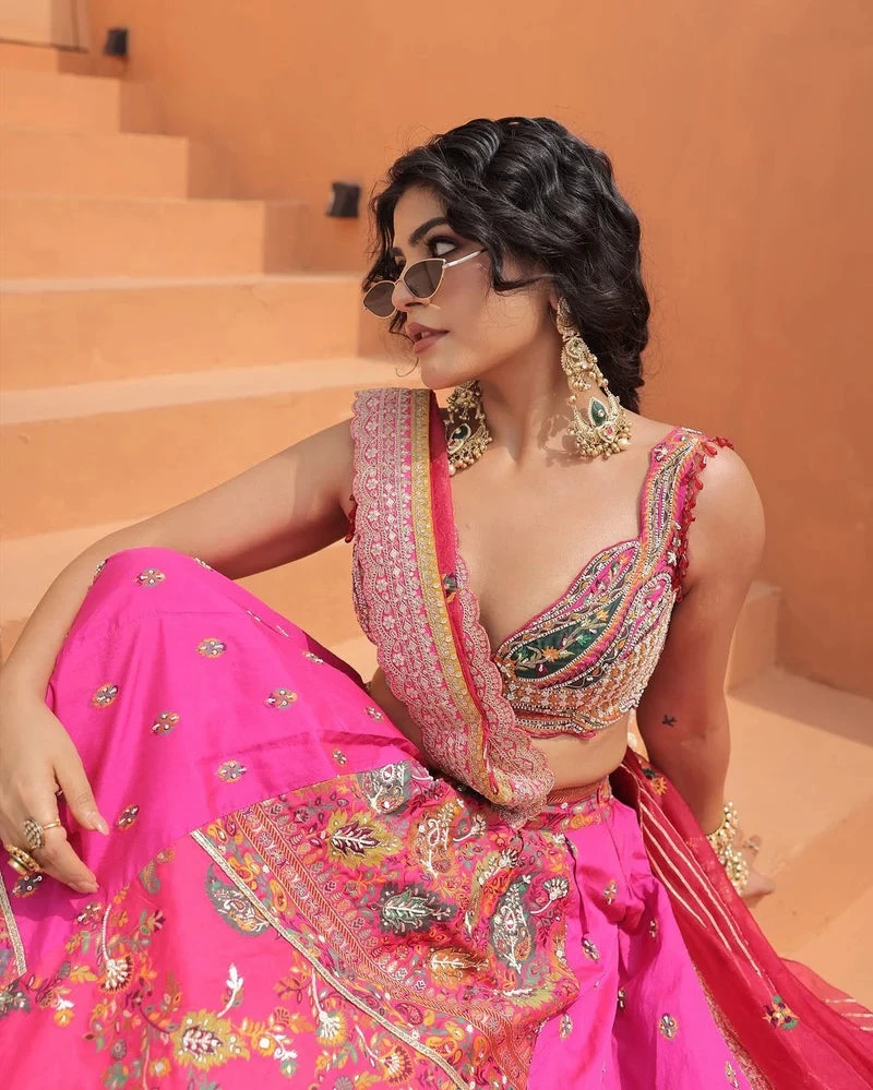 Kritika Khurana Hot Pink Jacquard Silk Banarasi Lehenga Set 5 Kritika Khurana Hot Pink Jacquard Silk Banarasi Lehenga Set - Image 5