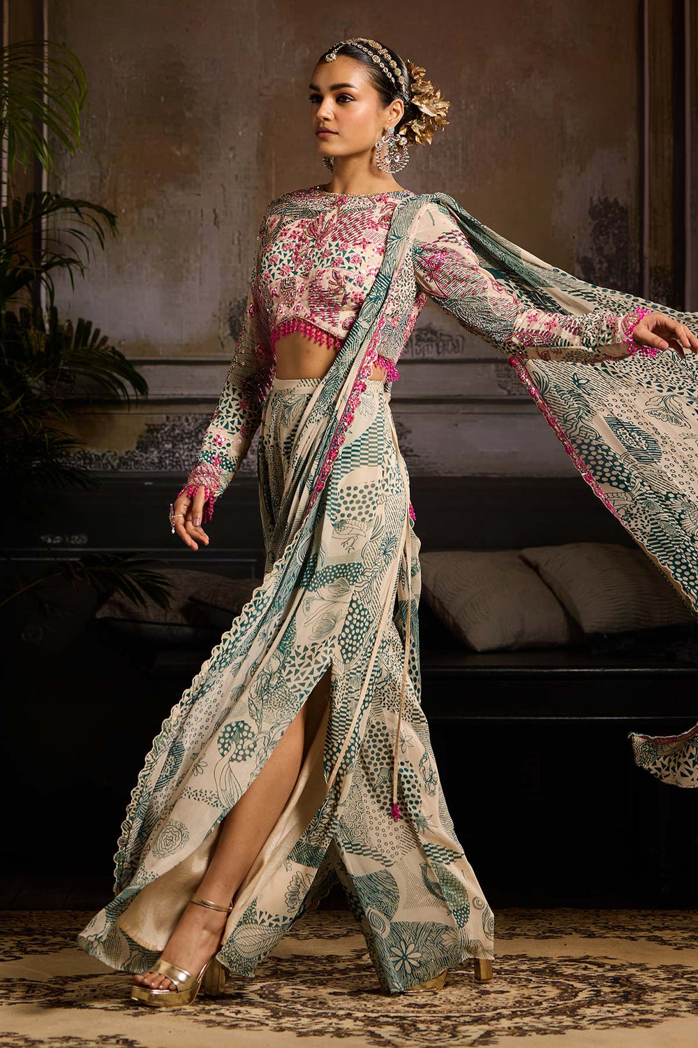Beige & Teal Print And Highlighted Saree Set 2 Beige & Teal Print And Highlighted Saree Set - Image 2