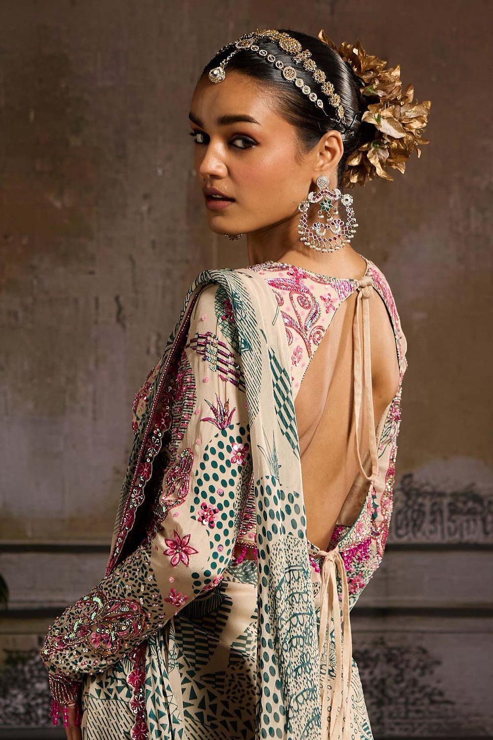 Beige & Teal Print And Highlighted Saree Set 4 Beige & Teal Print And Highlighted Saree Set - Image 4